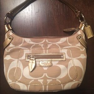 Coach shoulder bag with gold detail - small